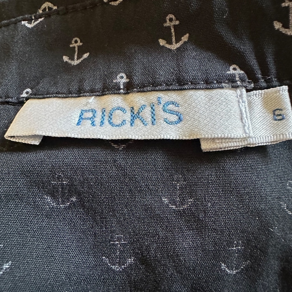 🌸Ricki's Black and White anchor design blouse - Picture 6 of 8